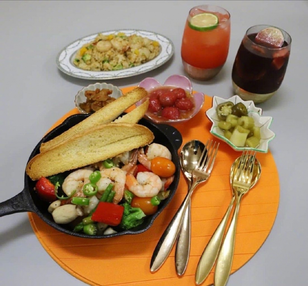 讓人食欲大增的豐盛美食午餐圖片